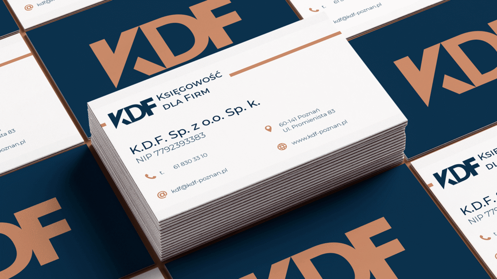 Branding kancelarii księgowej KDF – stos wizytówek.